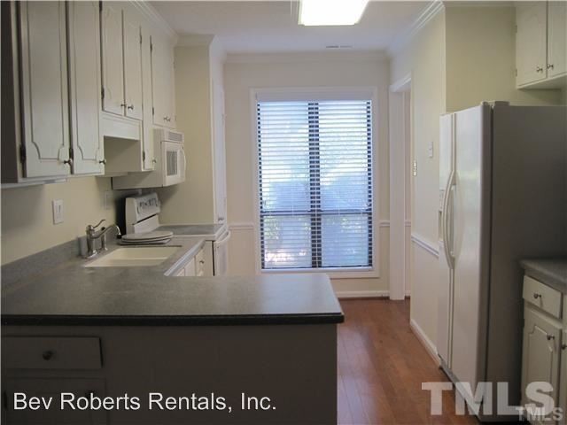 Foto del edificio - 111 Charter Oaks Cir