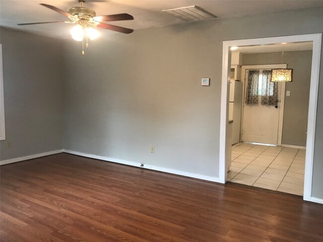 Foto del edificio - 215 E 25th St