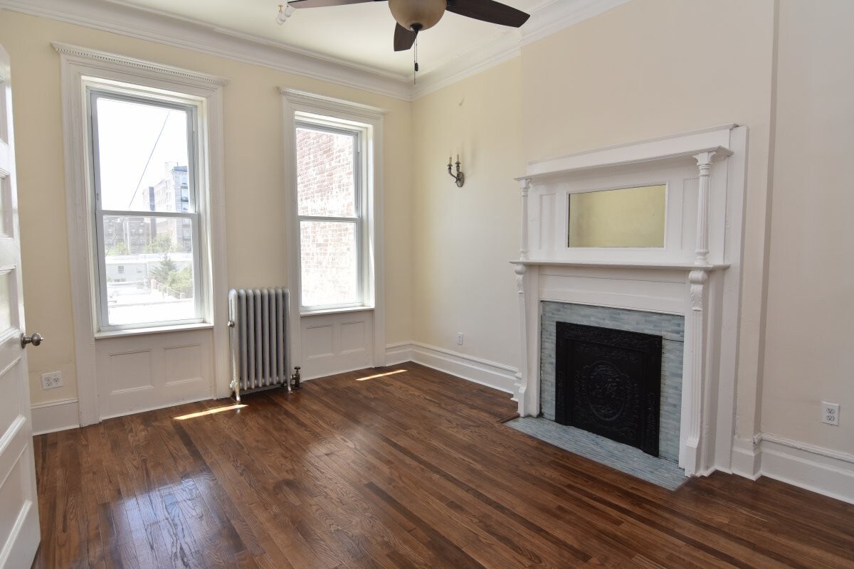 Primary Photo - 142 W 119th St
