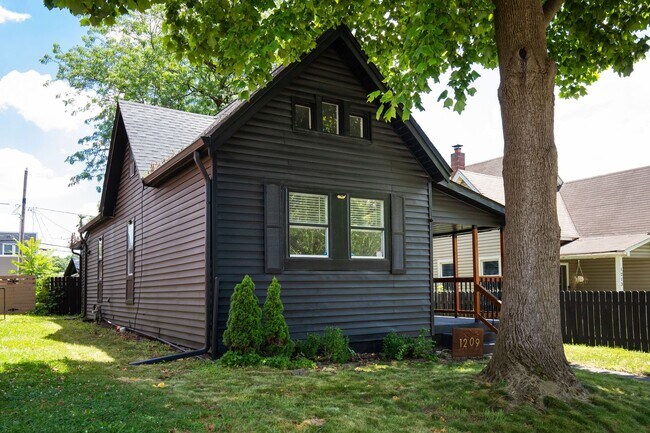 Building Photo - 1209 S Randolph St