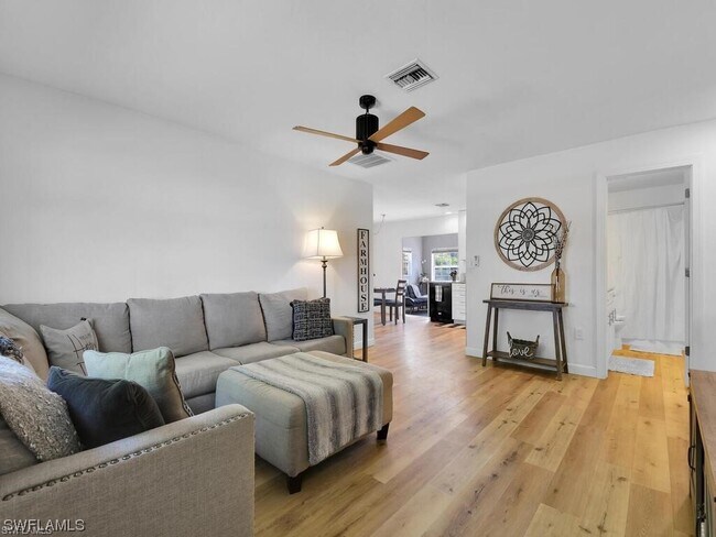 Foto del edificio - 8318 Bamboo Rd