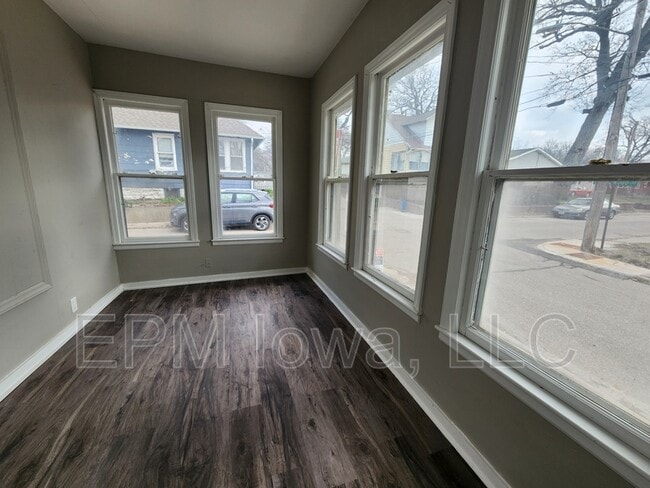 Building Photo - 113 Maplewood St