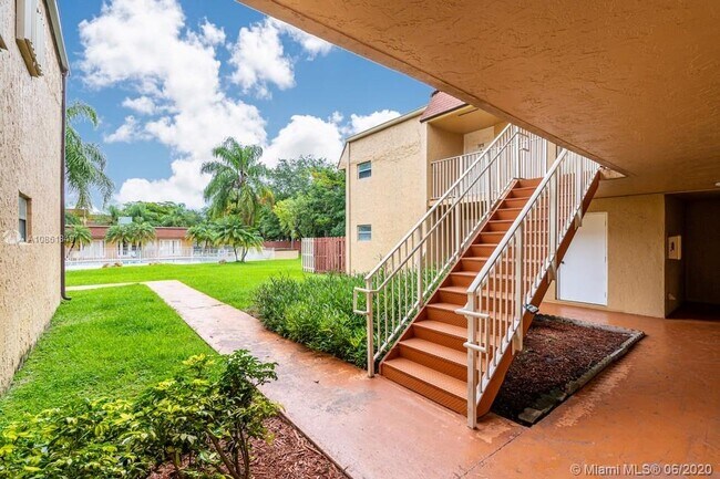 Building Photo - 9974 SW 88th St