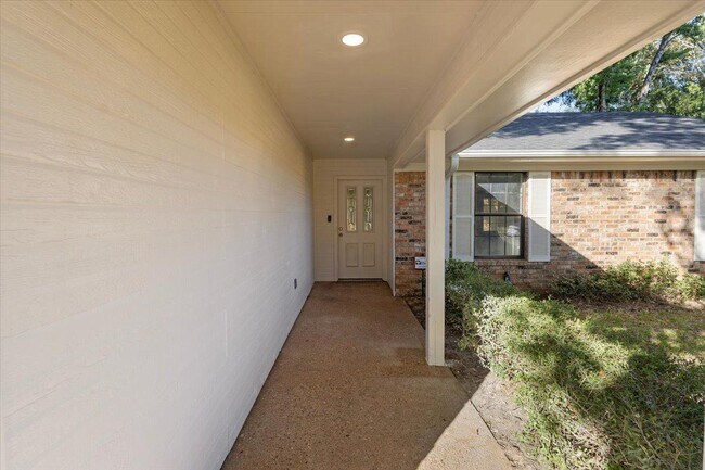 Building Photo - 907 Peggy Dr