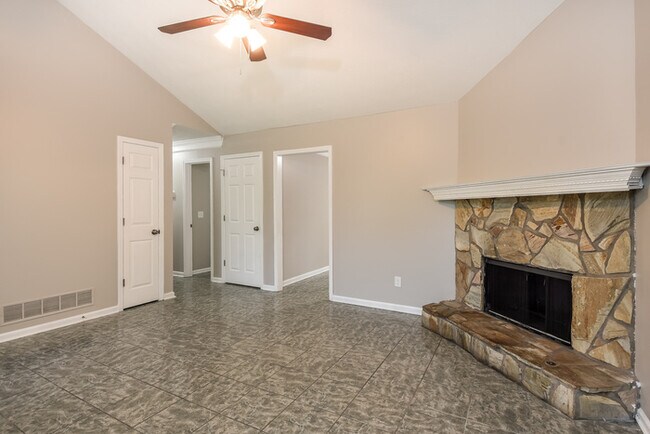 Building Photo - 3760 Cherokee Overlook Dr
