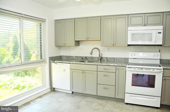 Building Photo - 5350 Eliots Oak Rd