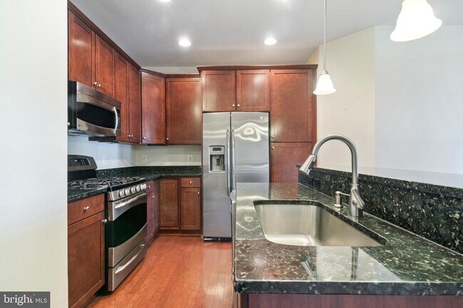 Building Photo - 43845 Centergate Dr