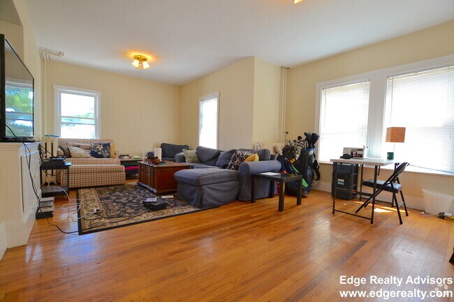Building Photo - 40 Falkland St
