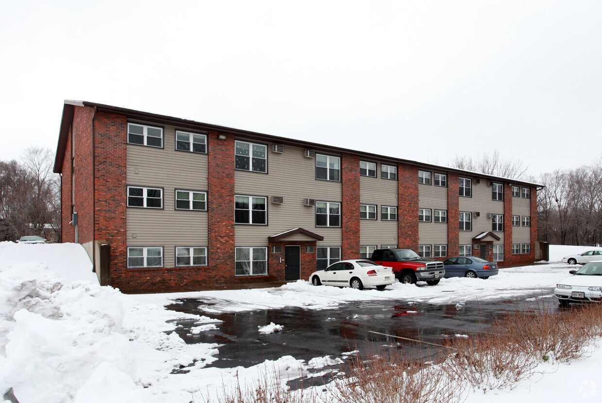Brittany Court - Brittany Court Apartments