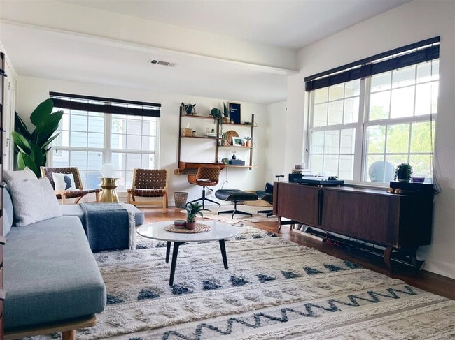 Foto del edificio - 3305 Larry Ln