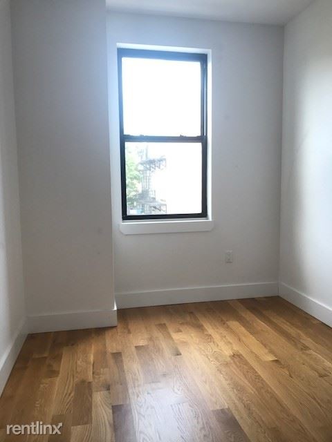 Building Photo - 724 5th Ave