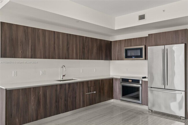 Foto del edificio - 2960 NE 207th St