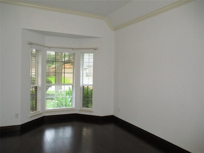 Foto del edificio - 3806 Hillbrook Dr