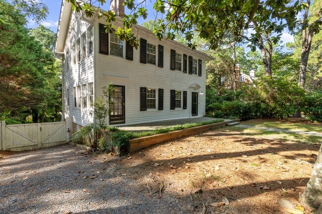 Building Photo - 160 N Rdg St