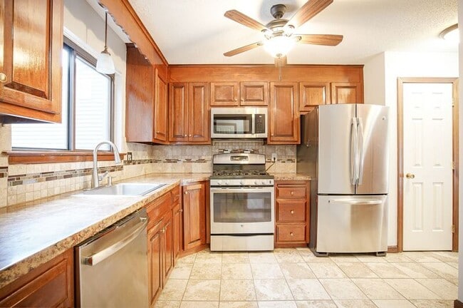 Building Photo - 155 Wynwood Dr