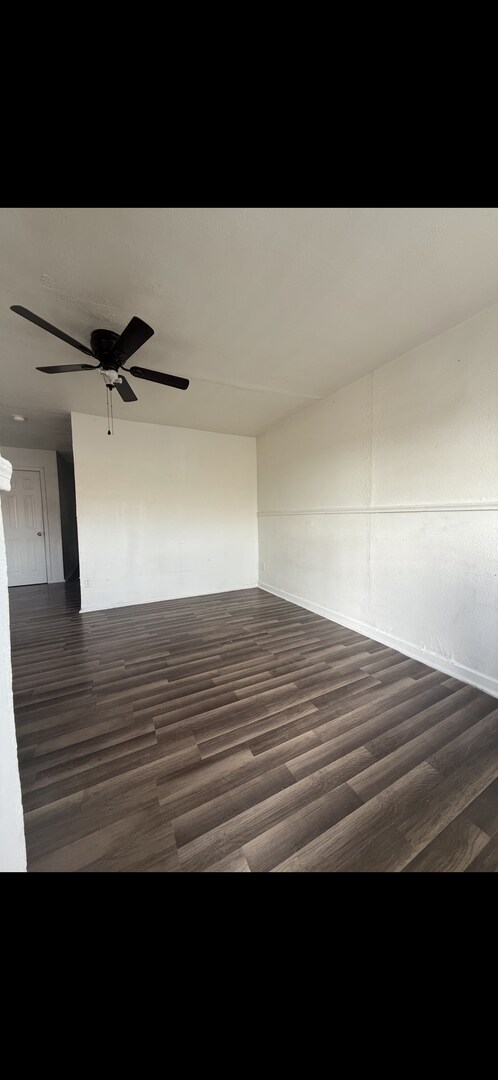 Foto del edificio - 613 W Avenue D
