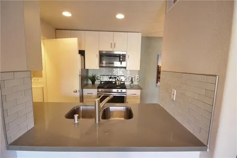 Foto del edificio - 7885 W Flamingo Rd