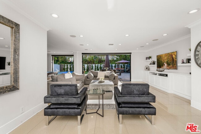 Building Photo - 3677 Eddingham Ave