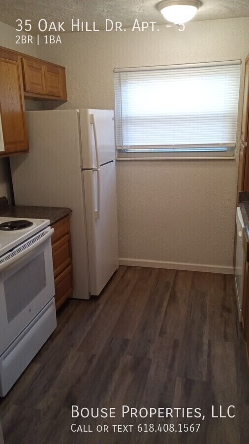 Building Photo - 35 Oak Hill Dr
