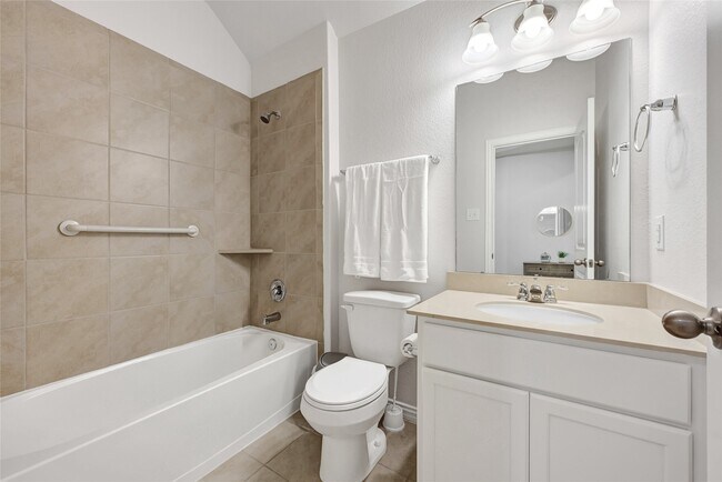Building Photo - 562 Long Beach Bay Dr