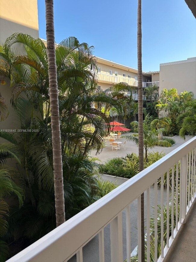 Foto del edificio - 7703 Camino Real