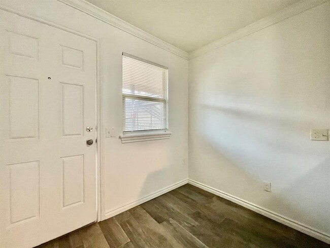 Building Photo - 319 E Edwards St