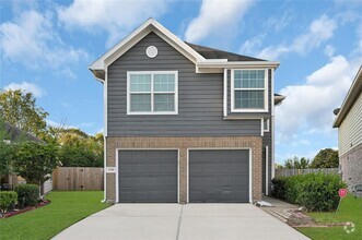 Building Photo - 11242 Valley Kings Dr