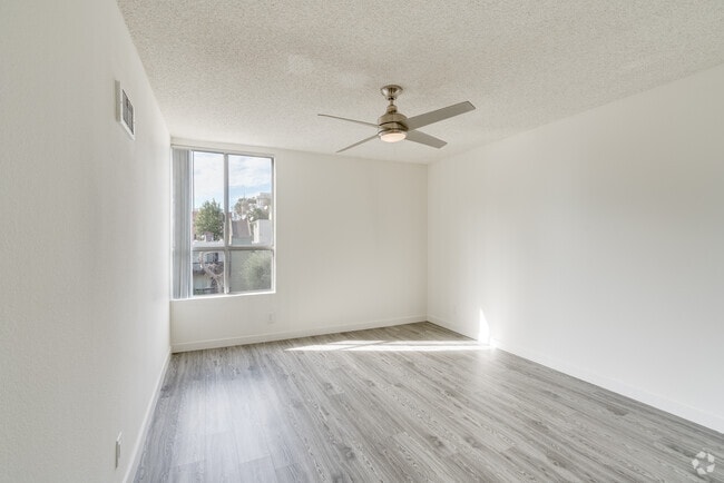 Interior Photo - 526 Ardmore