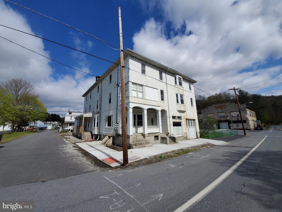 Primary Photo - 10 Valley St