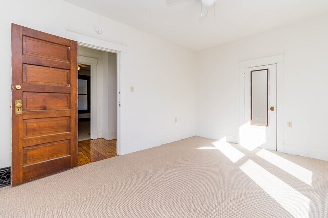 Building Photo - 1405 Windsor St