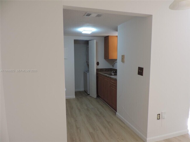 Foto del edificio - 566 NW 114th Ave