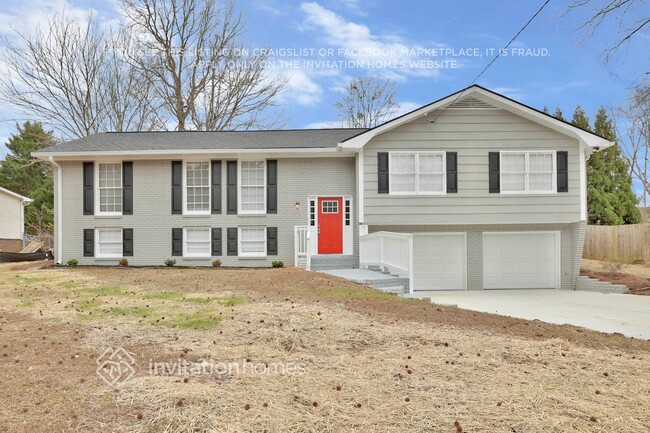 Building Photo - 2082 Cezar Dr