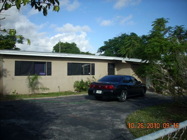 Primary Photo - Large 4-1 house with Central AC