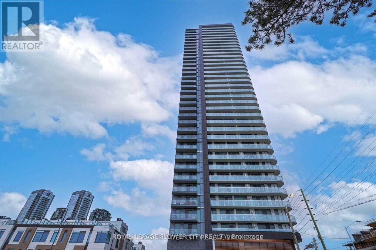 Photo principale - 7895-7895 Jane St