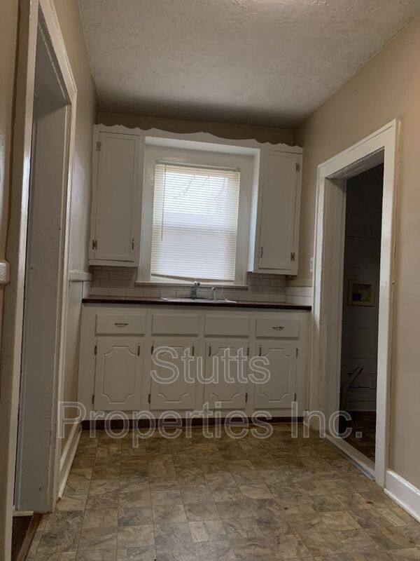 Building Photo - 513 Howell St