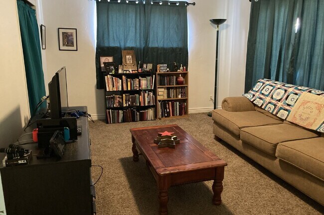 Foto del edificio - "Bright and Spacious 4-Bed Townhouse in Pr...