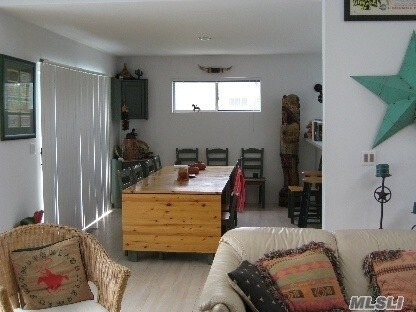 Building Photo - 14 Sandys Ln