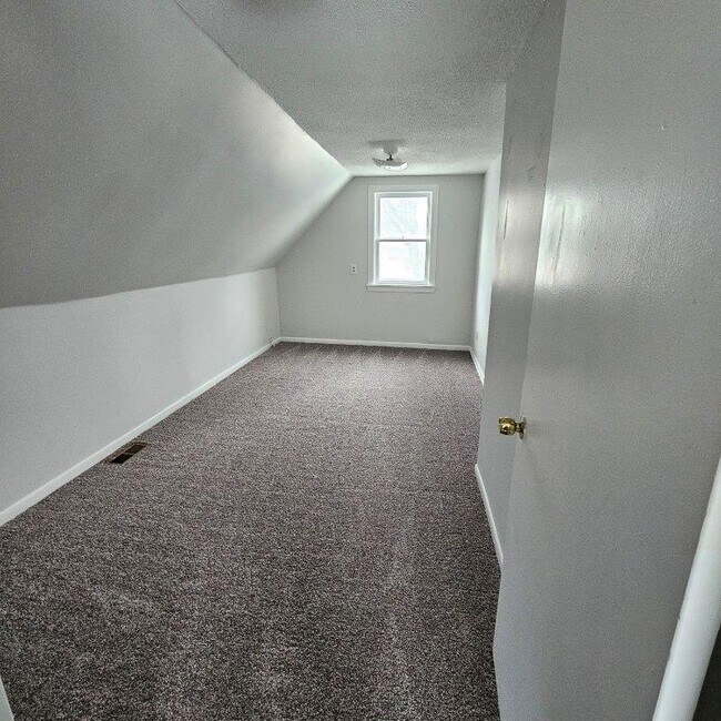 1709 Lyons Ave, Lansing, MI 48910 House Rental in Lansing, MI