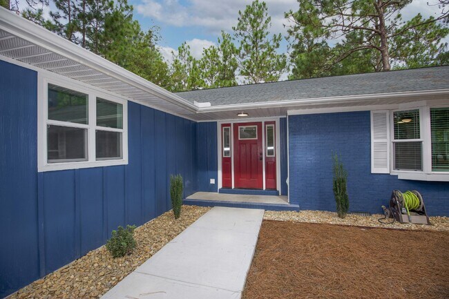 Foto del edificio - Gorgeous Fully Renovated 3 bedroom home in the Heart of Whispering Pines