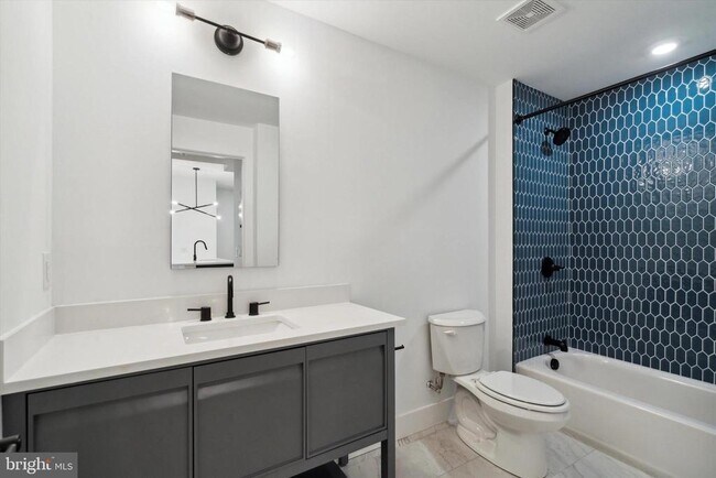 Foto del edificio - 2636 E York St