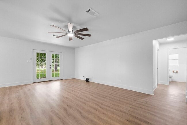 Building Photo - 62 Greenbriar Dr