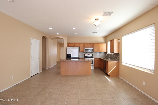 Foto del edificio - 14839 W Larkspur Dr