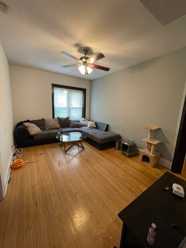 Foto del edificio - 3722 N Sheffield Ave