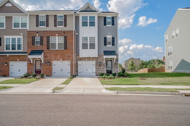Building Photo - 1413 Kerr Dr