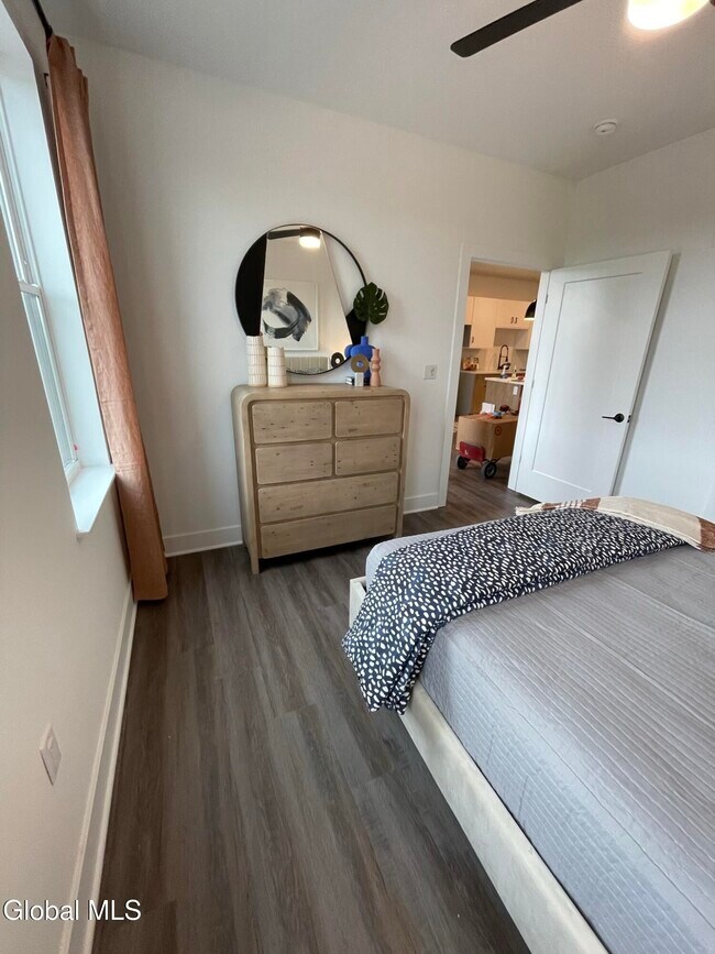 Foto del edificio - 580 Columbia Turnpike