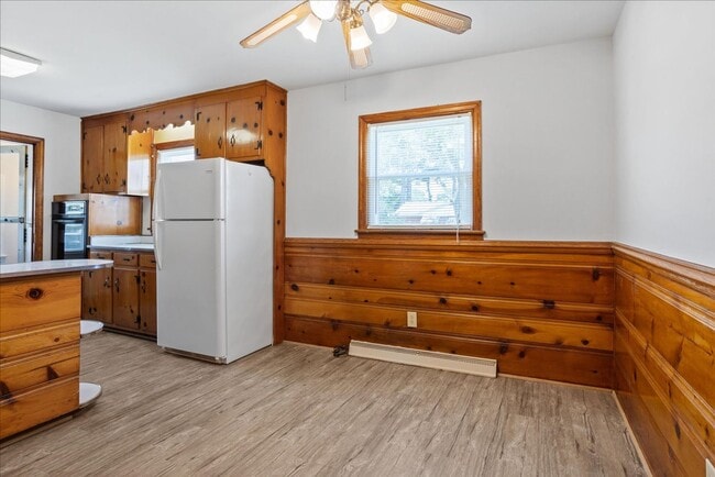 Building Photo - 3BR/1.5BA Brick Ranch with Fireplace | Extra Storage | Hampton Near Shipyard & I-64
