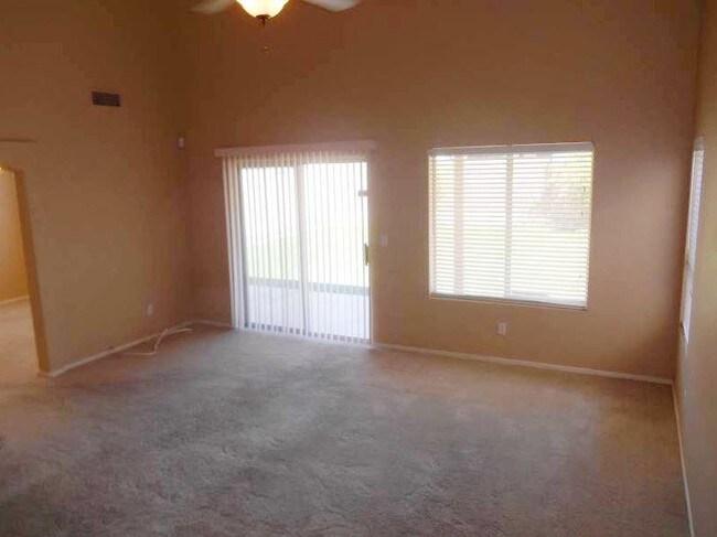 Building Photo - 1116 W Villa Maria Dr