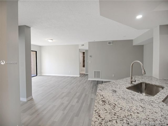 Foto del edificio - 9222 W Atlantic Blvd