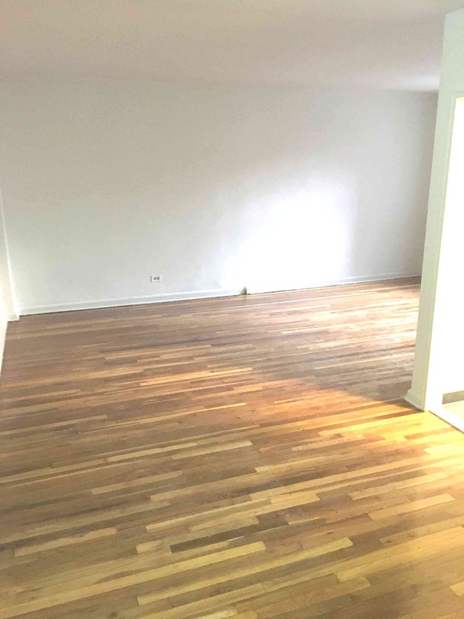 Building Photo - 40-40 79th Street