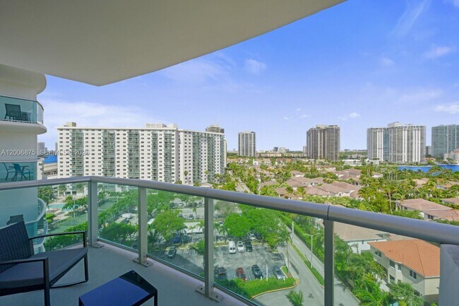 Foto del edificio - 19370 Collins Ave